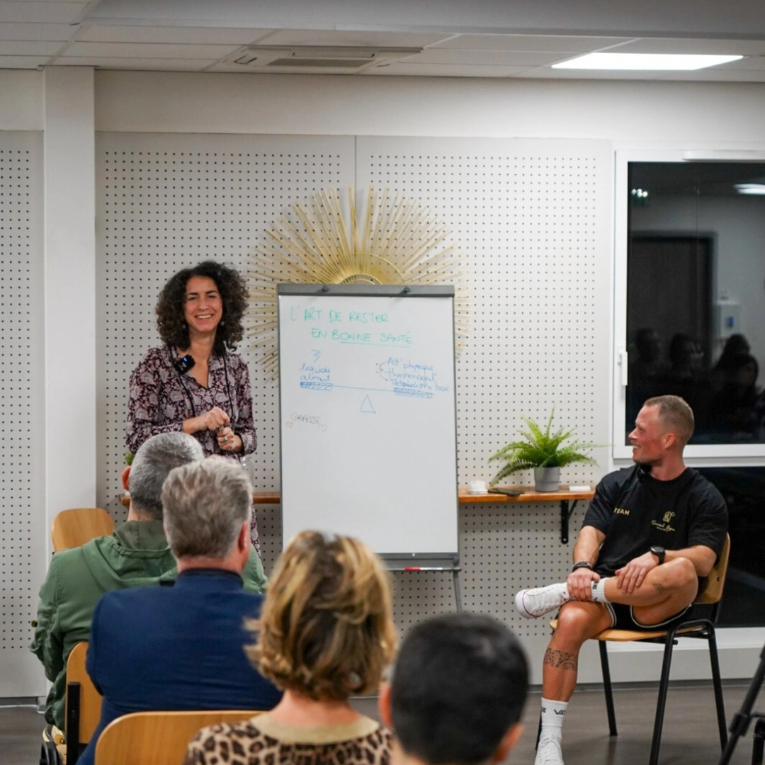 Photo de Jessica en conférence sur la perte de poids et la naturopathie - Jessica Bonnel Naturopathe